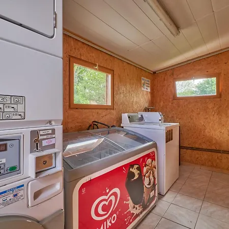 Mobil 4 Personnes 208 Campsite
